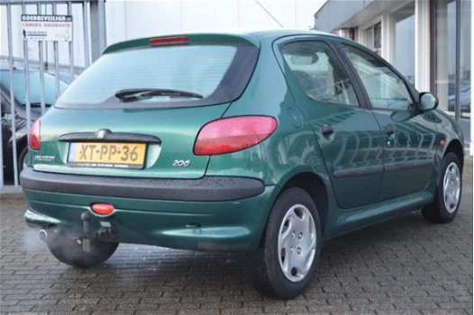 Peugeot 206 - 1.4 Gentry 5 deurs Airco NAP nieuwe APK - 1