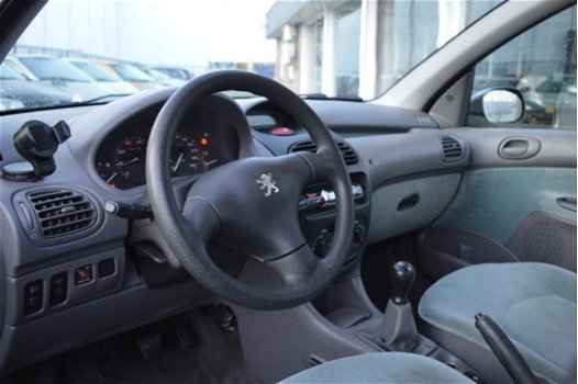 Peugeot 206 - 1.4 Gentry 5 deurs Airco NAP nieuwe APK - 1