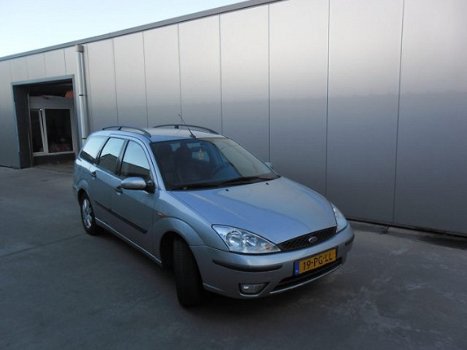 Ford Focus Wagon - 1.6-16V Futura - 1