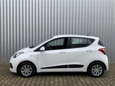 Hyundai i10 - 1.0i i-Motion Comfort | Climate | Cruise | € 1.000, - Slooppremie - 1