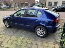 Seat Leon - 1.6-16V S net 4 nieuwe banden APK