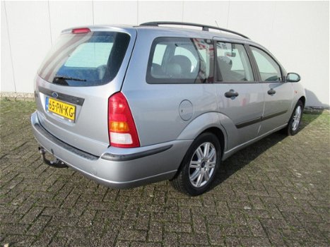 Ford Focus Wagon - 1.6-16V Futura - 1