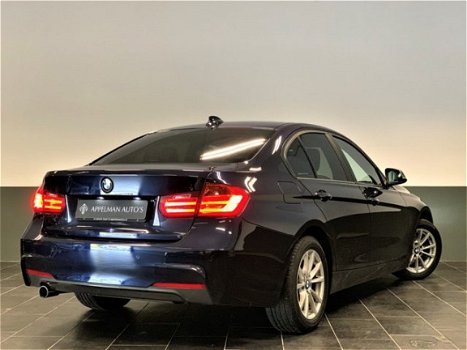 BMW 3-serie - 320i Upgrade Edition|Navi|Leder|Achteruitrijcamera|V.a €158, - p/m - 1