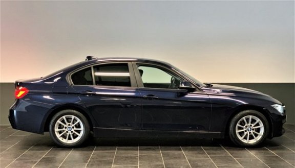 BMW 3-serie - 320i Upgrade Edition|Navi|Leder|Achteruitrijcamera|V.a €158, - p/m - 1