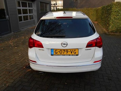 Opel Astra - 1.6 Turbo Cosmo - 1
