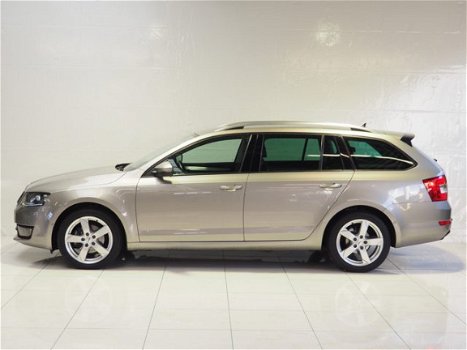 Skoda Octavia Combi - 1.6 TDI Greenline Businessline | Xenon | Climate control | Handsfree Sleutel | - 1