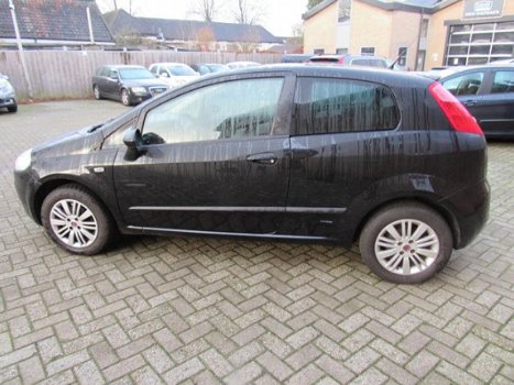 Fiat Grande Punto - Grand1.4 8v Dynamic - 1