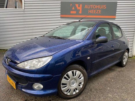 Peugeot 206 - 1.4 HDi Air-line 2 *AIRCO*NW. APK*STUURBEKR.*ELEKTR. RAMEN*TREKHAAK - 1