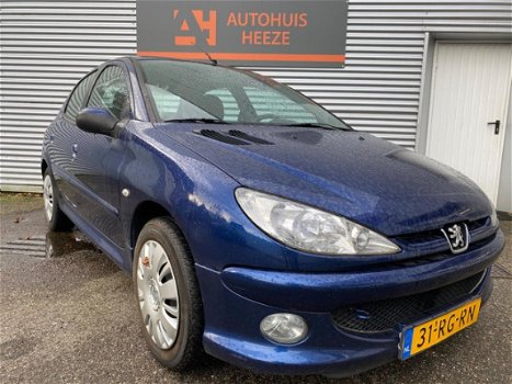 Peugeot 206 - 1.4 HDi Air-line 2 *AIRCO*NW. APK*STUURBEKR.*ELEKTR. RAMEN*TREKHAAK - 1