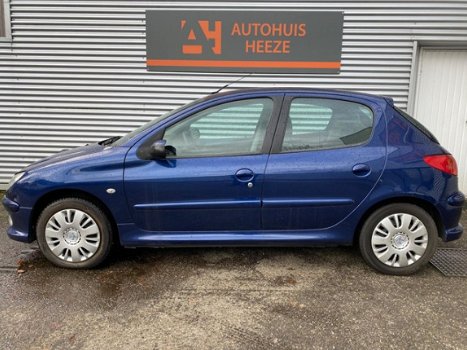 Peugeot 206 - 1.4 HDi Air-line 2 *AIRCO*NW. APK*STUURBEKR.*ELEKTR. RAMEN*TREKHAAK - 1