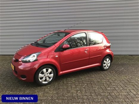 Toyota Aygo - 1.0-12V Aspiration Red | Leer | Lm. Velgen | All season banden | ALLE INRUIL MOGELIJK - 1