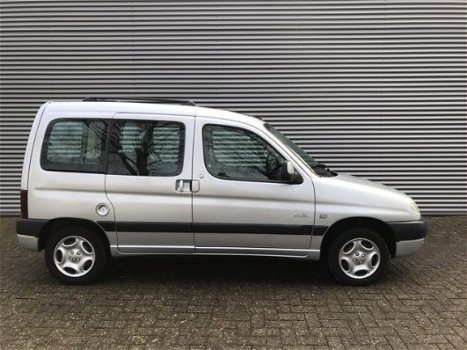 Peugeot Partner - 1.6-16V Zenith | Airco | 1e Eigenaar | Trekhaak | ALLE INRUIL MOGELIJK - 1