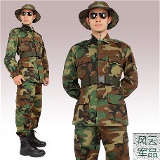 Stel zelf uw Leger/Army Uniform samen.