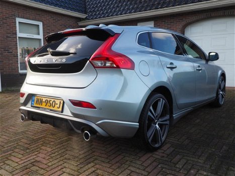 Volvo V40 - 2.0 D4 Nordic+ R- Design|190 PK Geartronic | Harman Kardon | LED | - 1