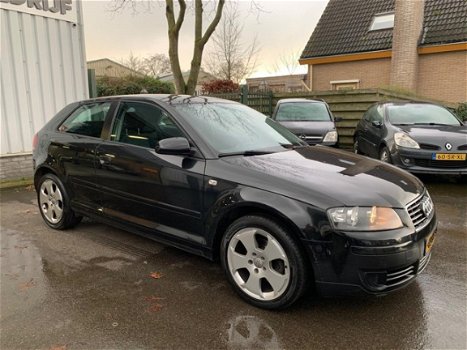 Audi A3 - 1.6 FSI Attraction / Airco / Elektr. ramen / 6-Bak - 1