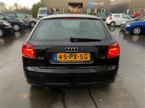 Audi A3 - 1.6 FSI Attraction / Airco / Elektr. ramen / 6-Bak - 1