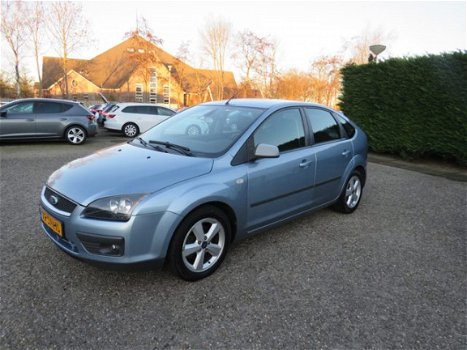 Ford Focus - 1.6-16V Futura Nw APK, Airco, cruise, trekhaak vol opties Actieprijs - 1