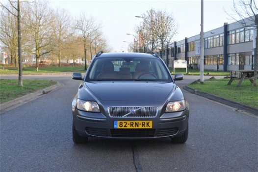 Volvo V50 - 2.4 Momentum YOUNGTIMER LEDER/CLIMA NETTE STAAT - 1