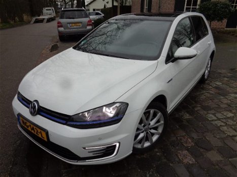 Volkswagen Golf - 1.4 TSI GTE.PANO/LEDER/NAVI/LMV/PDC - 1