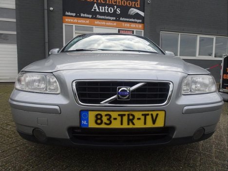 Volvo S60 - 2.4 Kinetic vol leer met airco en parkeersensoren en stoelverwarming - 1