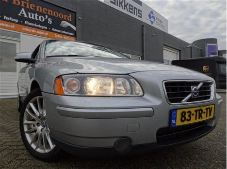 Volvo S60 - 2.4 Kinetic vol leer met airco en parkeersensoren en stoelverwarming - 1