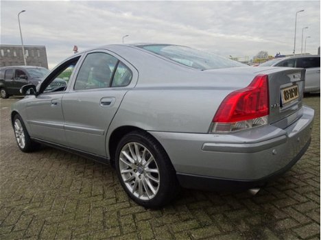 Volvo S60 - 2.4 Kinetic vol leer met airco en parkeersensoren en stoelverwarming - 1