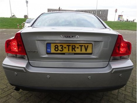 Volvo S60 - 2.4 Kinetic vol leer met airco en parkeersensoren en stoelverwarming - 1