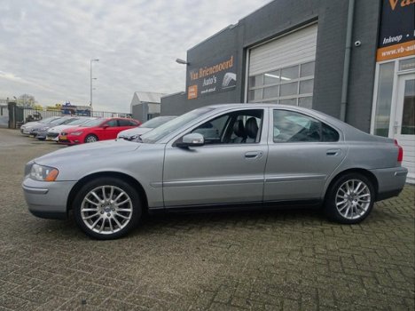 Volvo S60 - 2.4 Kinetic vol leer met airco en parkeersensoren en stoelverwarming - 1