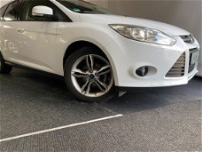 Ford Focus Wagon - 1.0 EcoBoost Titanium cruise controle , parkeer sens. airco ,