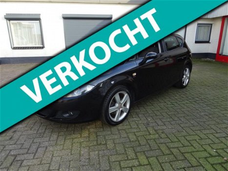 Seat Leon - 2.0 FSI Businessline Navi / trekhaak / pdc / 17inch lichtmetalen wielen - 1