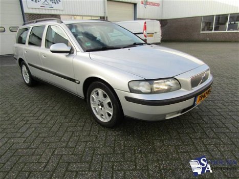 Volvo V70 - 2.4 140pk - 1