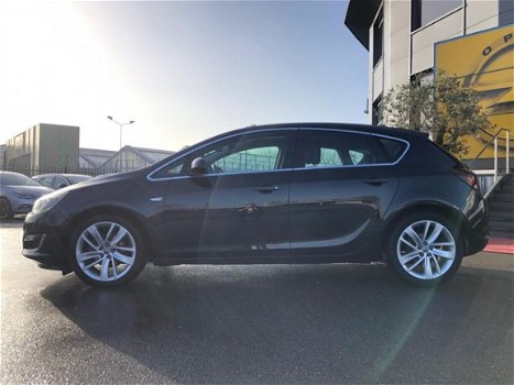 Opel Astra - 1.4T 120pk Sport+ / Navi / Camera / AGR / Xenon - 1