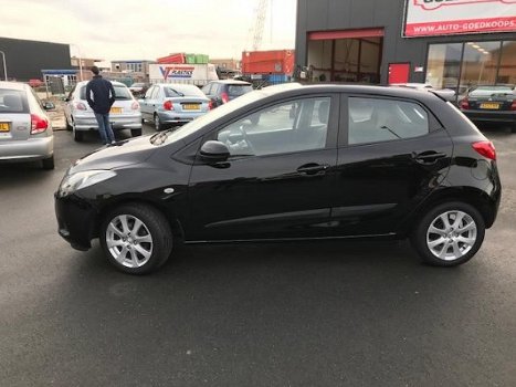 Mazda 2 - 2 1.3 S-VT Touring 97dkm. + NAP voor 4850, - euro - 1