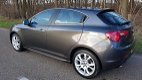 Alfa Romeo Giulietta - 1.6 JTDm Distinctive Apk 10-2020 - 1 - Thumbnail