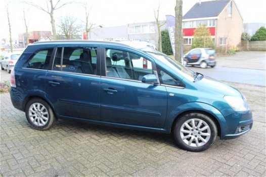 Opel Zafira - 2.2 150PK Navi, Airco, Cruise, Trekhaak, Ldr - 1