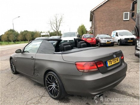 BMW 3-serie Cabrio - 320i 170pk aut. high executive - navi - xenon - leer - 18 inch - mat gedipt - v - 1