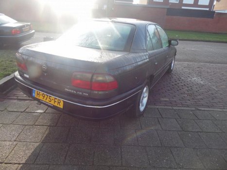 Opel Omega - 2.5 TD GL Comfort Automaat, airco, lmv;s YOUNGTIMER - 1