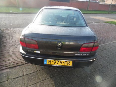 Opel Omega - 2.5 TD GL Comfort Automaat, airco, lmv;s YOUNGTIMER - 1