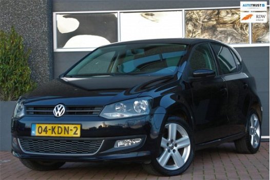 Volkswagen Polo - 1.4-16V Highline AUTOMAAT / NAVI / STOELVERWARMING / CRUISE - 1