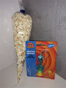 Leuke traktaties met kinder speeltjes suikerspin / popcorn / snoep - 4