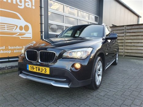 BMW X1 - SDrive20i Business Dealer onderhouden Climate & Cruise control, Navigatie, PDC, Zonnedak, - 1