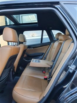 BMW X1 - SDrive20i Business Dealer onderhouden Climate & Cruise control, Navigatie, PDC, Zonnedak, - 1
