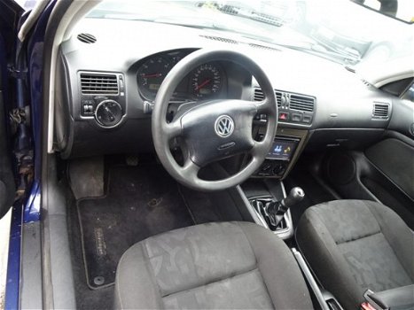 Volkswagen Bora - 1.6 Trendline - 1