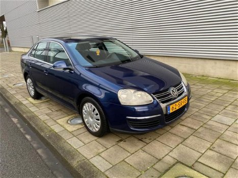 Volkswagen Jetta - 1.6 FSI Comfortline met airco - 1