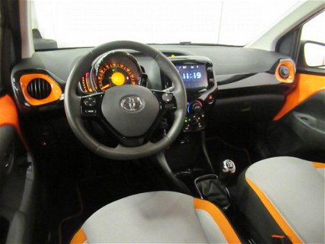 Toyota Aygo - 5drs. 1.0VVT-i X-Clusiv (Camera/Led/+Winterset) - 1