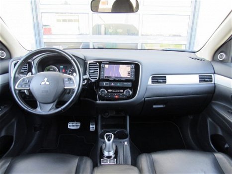 Mitsubishi Outlander - 2.0 PHEV Executive Edition X-Line Automaat incl. BTW Leder Dealer onderhouden - 1