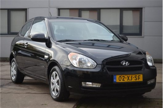 Hyundai Accent - 1.4i Dynamic - 1