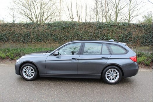 BMW 3-serie Touring - 318d Business AUTOMAAT | HARMAN KARDON | LEDER | GR. NAVI PRO - 1