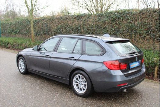 BMW 3-serie Touring - 318d Business AUTOMAAT | HARMAN KARDON | LEDER | GR. NAVI PRO - 1