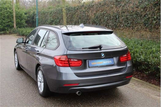 BMW 3-serie Touring - 318d Business AUTOMAAT | HARMAN KARDON | LEDER | GR. NAVI PRO - 1